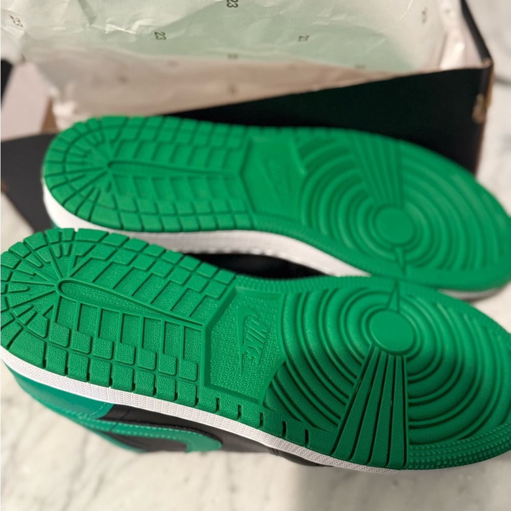 NWT Nike Jordan 1 Low Lucky Green (GS) - Picture 5 of 8